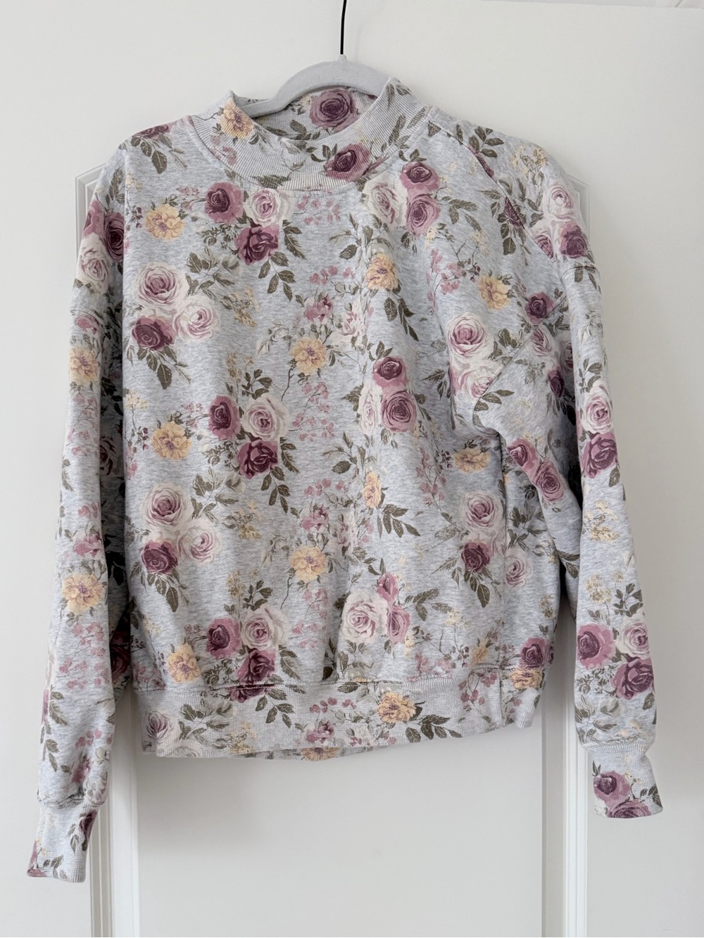 Abercrombie & Fitch Floral Mockneck Sweatshirt in Light Gray